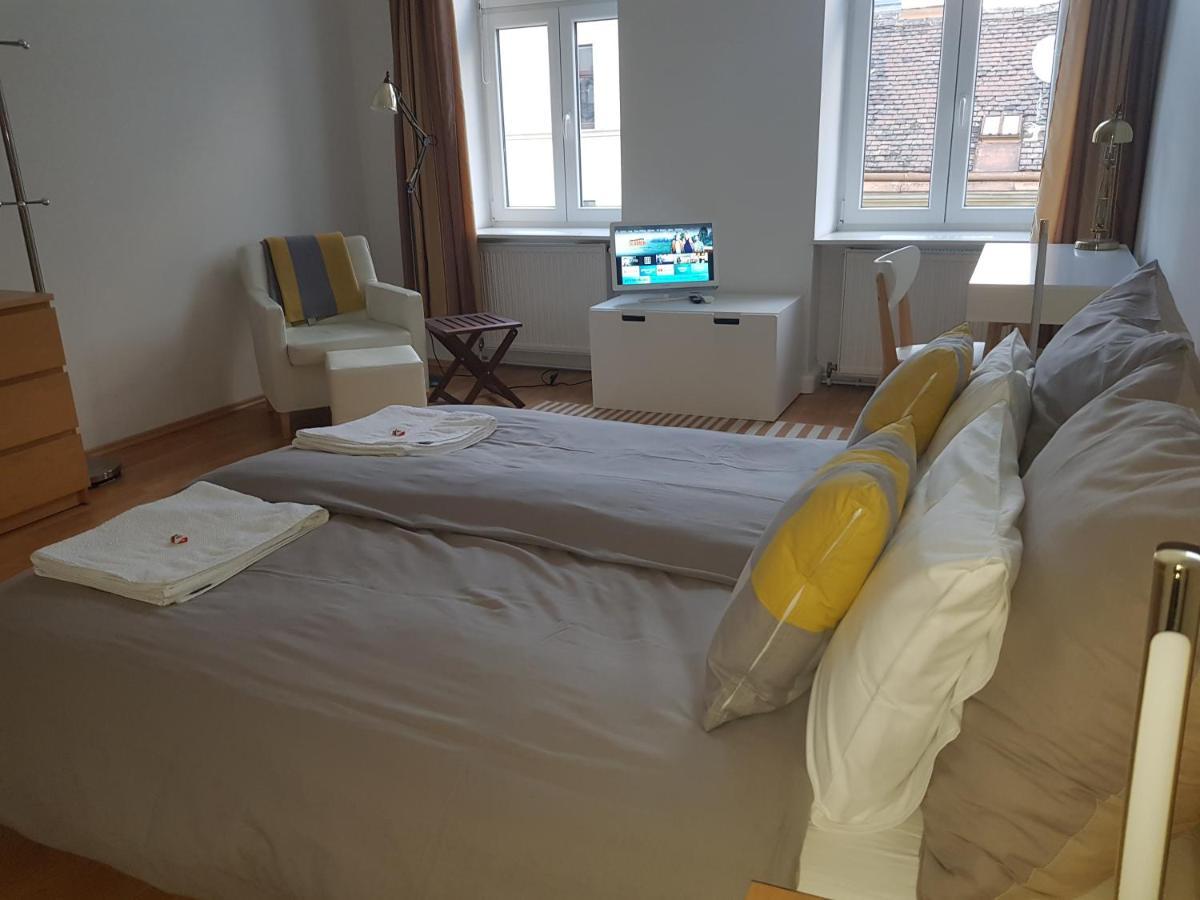Schubert Park Apartment Near Volksopera Bécs Kültér fotó