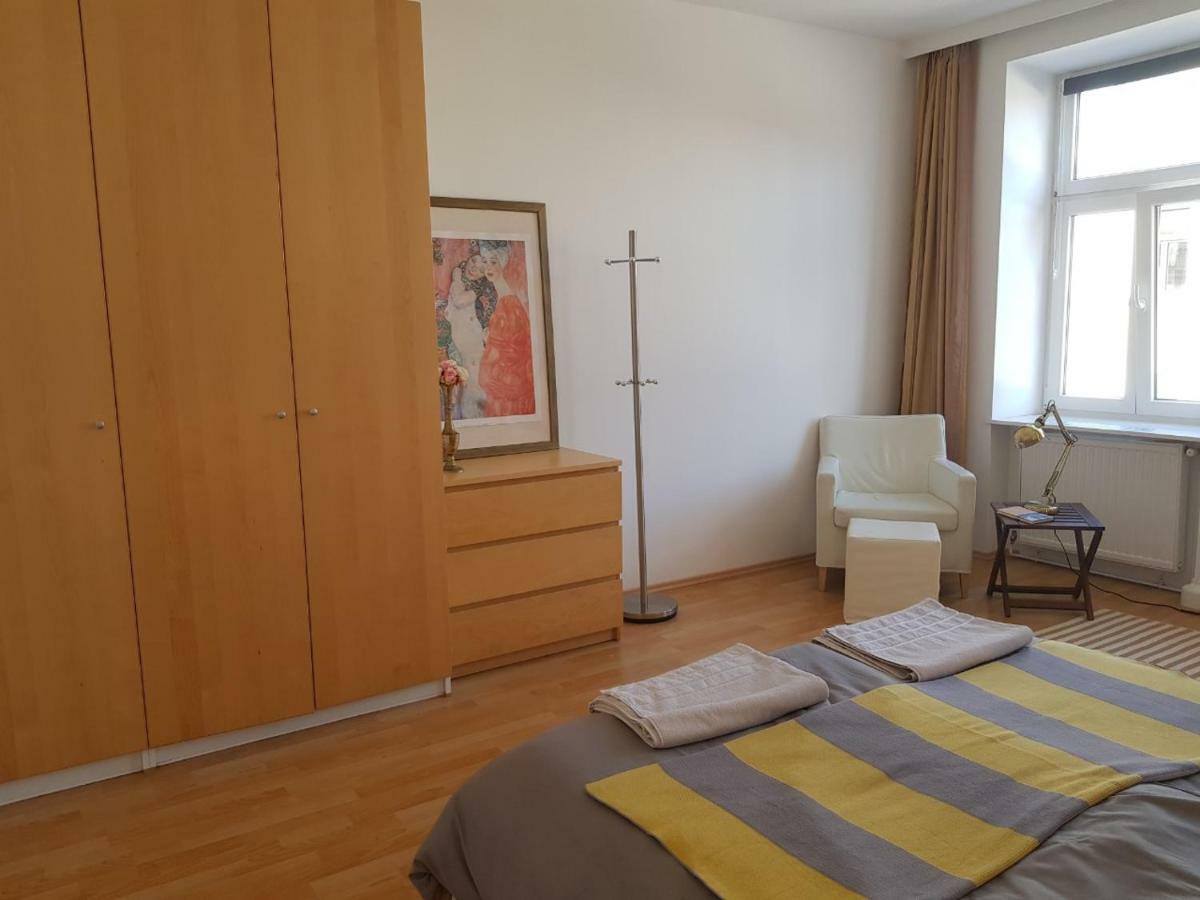 Schubert Park Apartment Near Volksopera Bécs Kültér fotó
